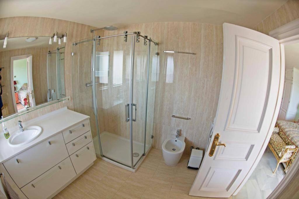 Penthouse With Private Pool, Hot Tub Jacuzzi With Sea Views And Chill-Out Zone, Close To The Sea Marbella Dış mekan fotoğraf